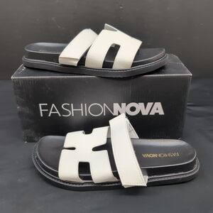Fashion Nova Women's Slip On Flat Slide Sandals US 7 Black and White